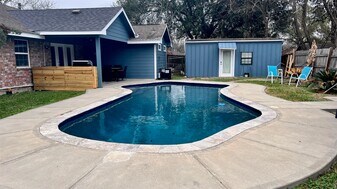 6335 Tall Willow Dr in Houston, TX - Building Photo