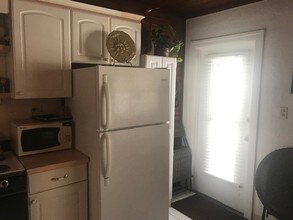 146 Coral Ave-Unit -B in Redington Shores, FL - Building Photo - Building Photo