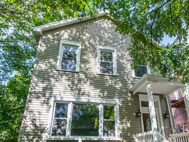 property at 806 S Oakley Blvd