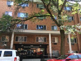 3815 N Pine Grove Ave, Unit 3825-201 in Chicago, IL - Building Photo