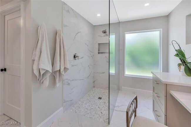 property at 1925 Tarpon Rd