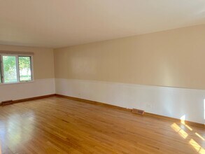 2720 Kincaid Dr, Unit 1908 in Woodridge, IL - Building Photo - Building Photo