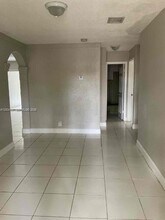 1389 SW 24th Ave in Fort Lauderdale, FL - Foto de edificio - Building Photo