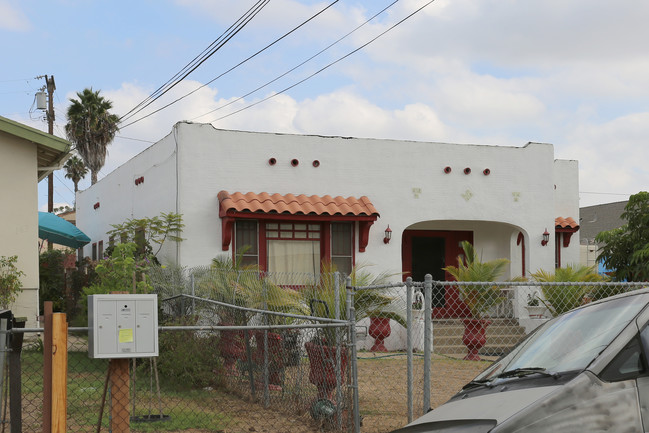 159-193 W Hall Ave in San Ysidro, CA - Building Photo - Building Photo