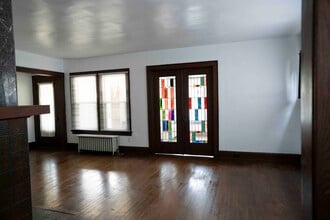 1935 Glendale Ave, Unit Spacious Duplex Lower in Toledo, OH - Foto de edificio - Building Photo