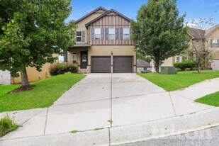 744 Effendi Pl in Fairburn, GA - Building Photo