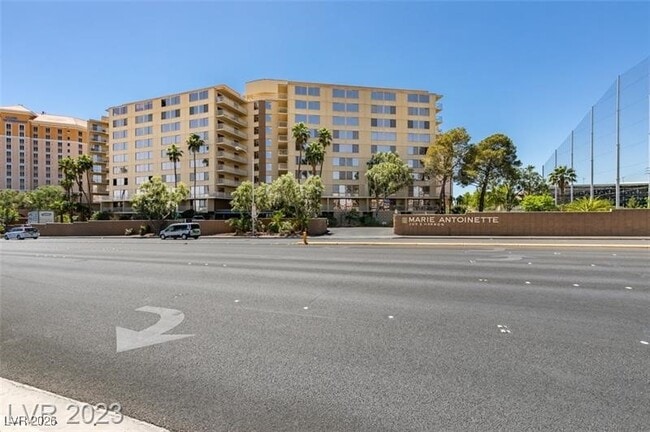 205 E Harmon Ave in Las Vegas, NV - Building Photo - Building Photo