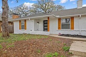 3522 Shady Valley Dr in Pantego, TX - Building Photo - Building Photo