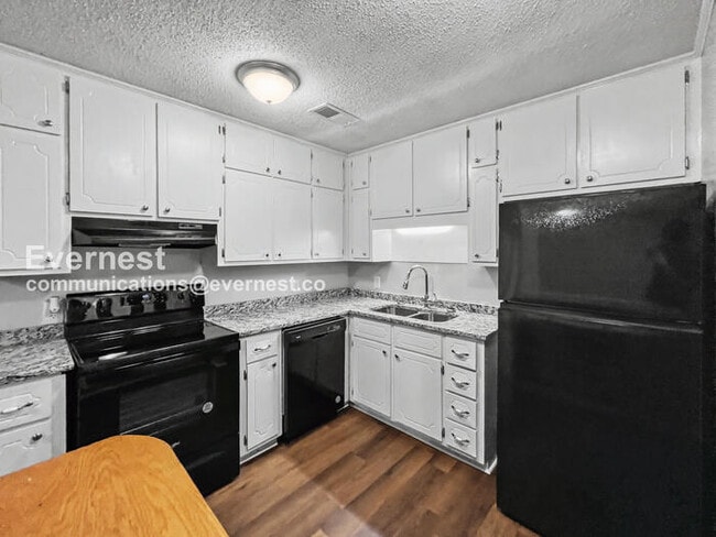 3032 Summit Ridge Dr in Adamsville, AL - Building Photo - Building Photo