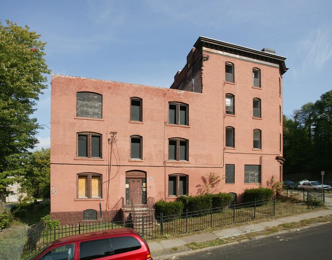 445-447 Zion St in Hartford, CT - Foto de edificio - Building Photo