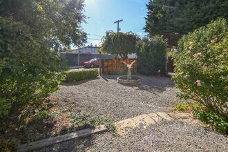 1042 S Elmgrove St in Seattle, WA - Building Photo - Building Photo