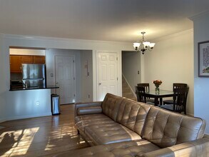 12134 Salemtown Dr in Woodbridge, VA - Foto de edificio - Building Photo