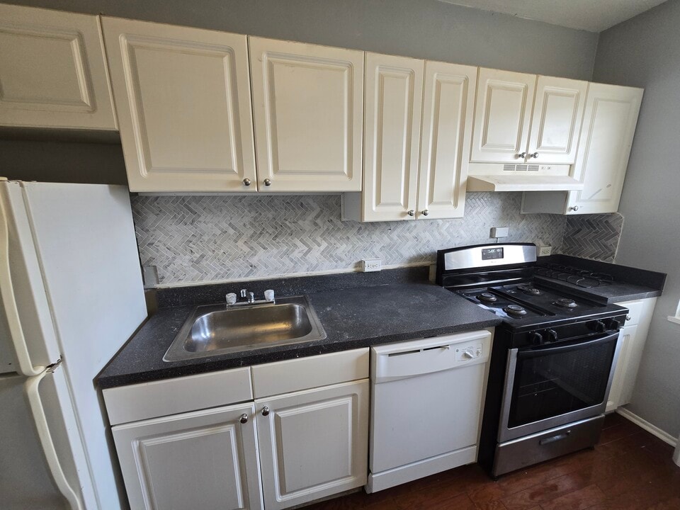 674 Perth Pl, Unit D in Philadelphia, PA - Foto de edificio