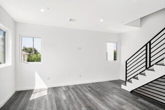 10926 Hesby St in Los Angeles, CA - Building Photo - Building Photo