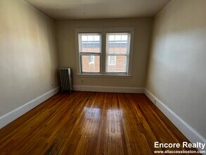 155 Summer St, Unit 12AR in Somerville, MA - Building Photo - Building Photo
