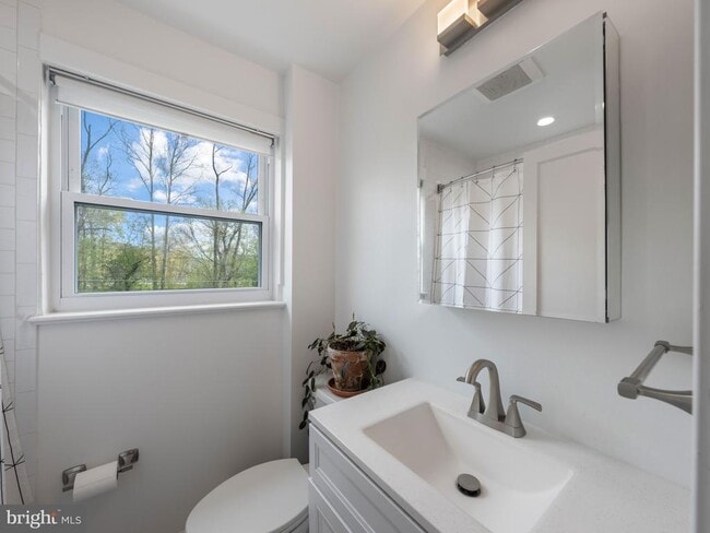 2042 Arlington Terrace in Alexandria, VA - Building Photo - Building Photo