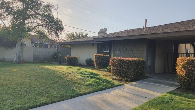 1300 W Lido Pl in Anaheim, CA - Building Photo - Building Photo