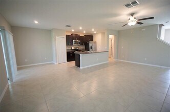 7212 Spring Snowflake Ave in Tampa, FL - Building Photo - Building Photo