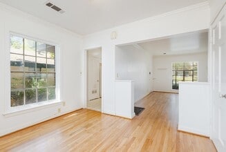 6032 Marquita Ave in Dallas, TX - Foto de edificio - Building Photo