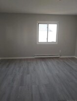65 James St, Unit 3rd floor in Bridgeport, CT - Building Photo