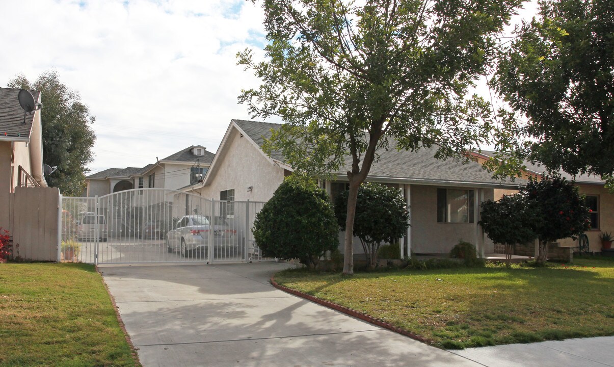 328 Irving Ave in Glendale, CA - Building Photo