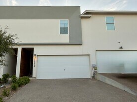 9914 Kaspar Dr in Laredo, TX - Building Photo