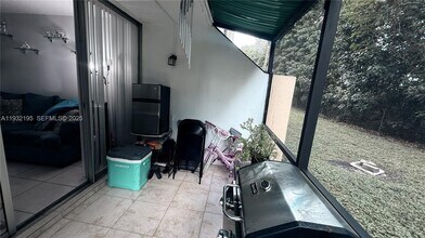 8860 Fontainebleau Blvd in Miami, FL - Building Photo - Building Photo