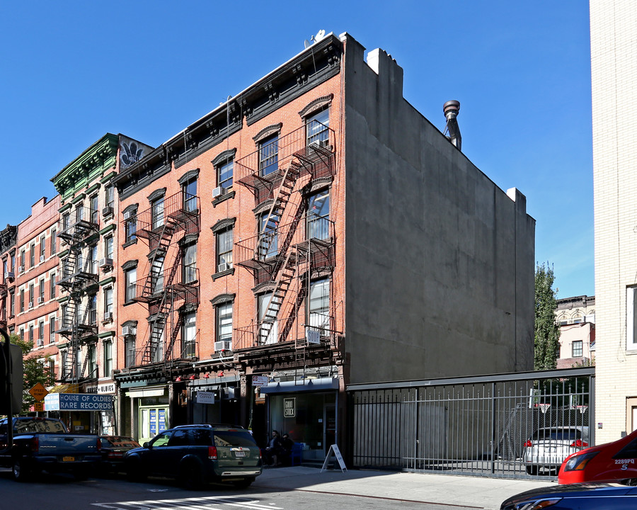 31-33 Carmine St in New York, NY - Building Photo