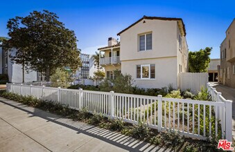 8664 W Olympic Blvd in Los Angeles, CA - Building Photo - Building Photo