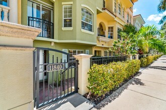 11840 Valencia Gardens Ave in Palm Beach Gardens, FL - Building Photo - Building Photo