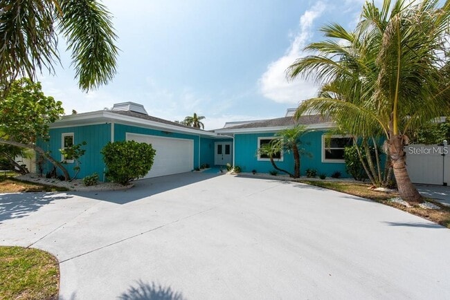4643 Bay Crest Dr in Tampa, FL - Building Photo - Building Photo