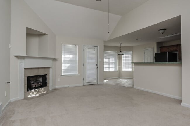 305 Village Dr in Oakland, TN - Building Photo - Building Photo