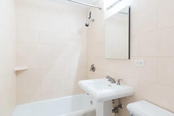 250 W 88th St in New York, NY - Building Photo - Building Photo