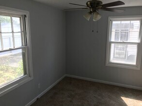 2228 E Keys Ave in Grandview, IL - Building Photo - Building Photo