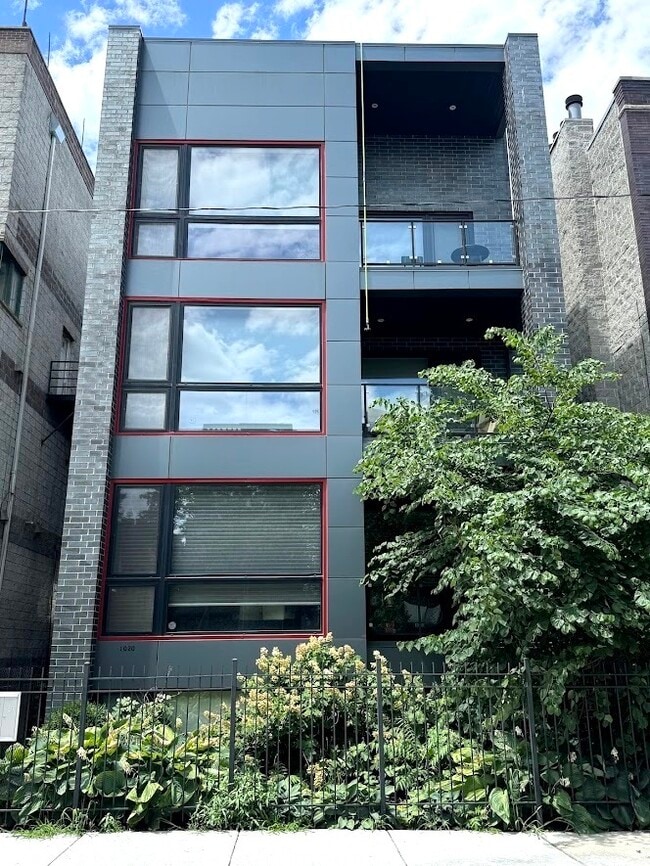property at 1020 N Marshfield Ave