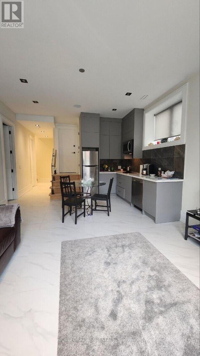 176 Hendon Ave in Toronto, ON - Building Photo - Building Photo