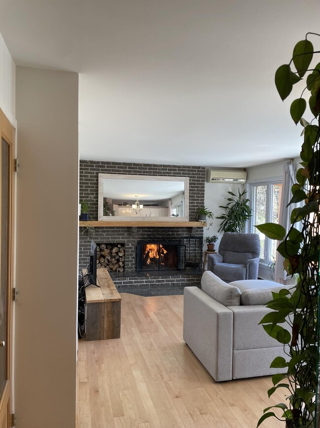 property at 1575 Ranvoyzé Rue