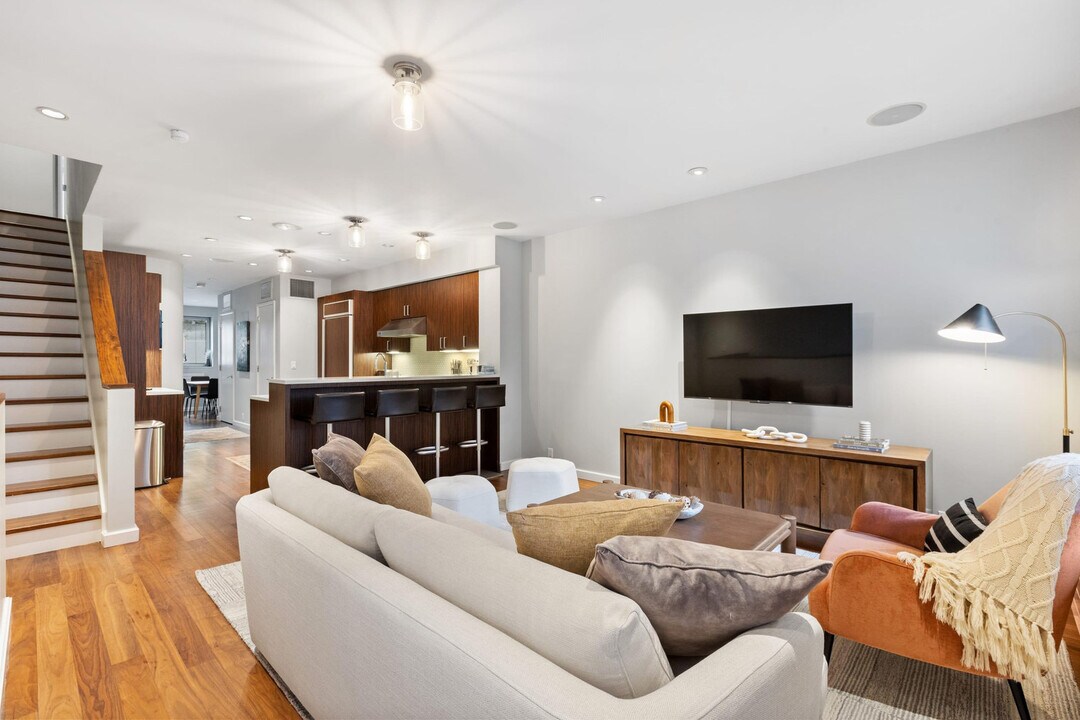 459 W 44th St-Unit -ID423447P in New York, NY - Building Photo