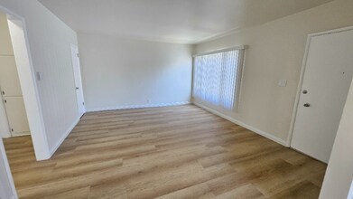 2985 San Marino St in Los Angeles, CA - Building Photo - Building Photo