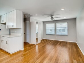 4653 Castelar St in San Diego, CA - Foto de edificio - Building Photo