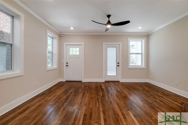 property at 905 E Park Ave