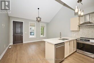 160 Anne St in Niagara-On-The-Lake, ON - Building Photo - Building Photo