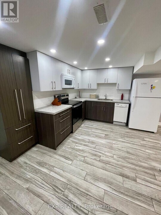 71 Denison Ave in Toronto, ON - Building Photo