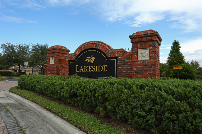 Lakeside At Seven Oaks in Wesley Chapel, FL - Building Photo - Building Photo