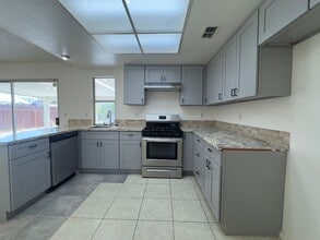 8634 Cassieri Cir in Sacramento, CA - Building Photo - Building Photo