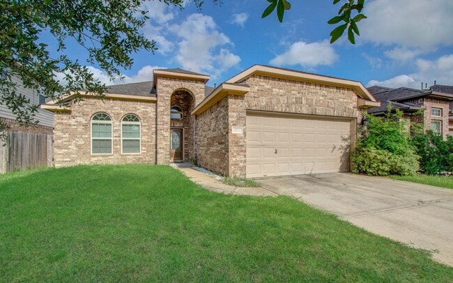 15702 Whisper Woods Dr in Cypress, TX - Building Photo - Building Photo