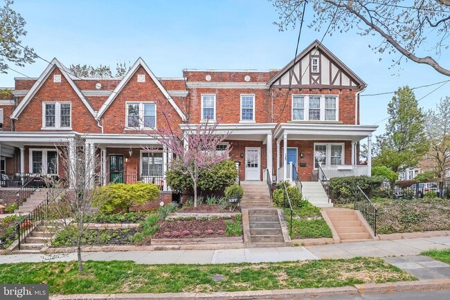 property at 127 Longfellow St NW