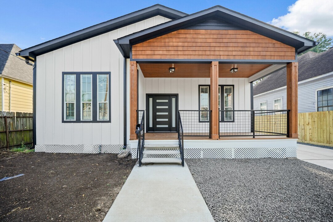 2116 Everett St in Houston, TX - Building Photo