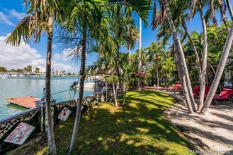 8142 Byron Ave in Miami Beach, FL - Building Photo - Building Photo