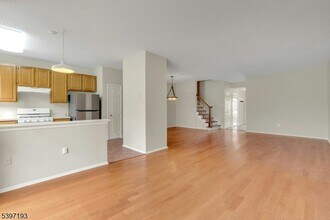 17 Wildflower Ln in Morristown, NJ - Building Photo - Building Photo